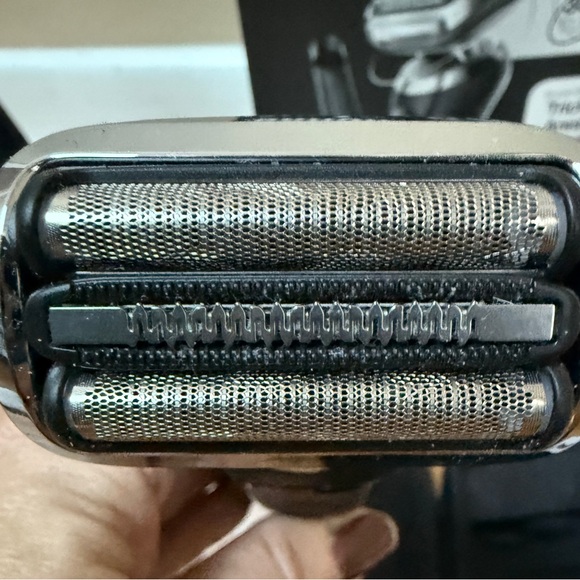 Braun 7075cc - Waterproof Foil Shaver/Wet & Dry Shave/Beard Trimmer/Travel Case - Picture 10 of 15